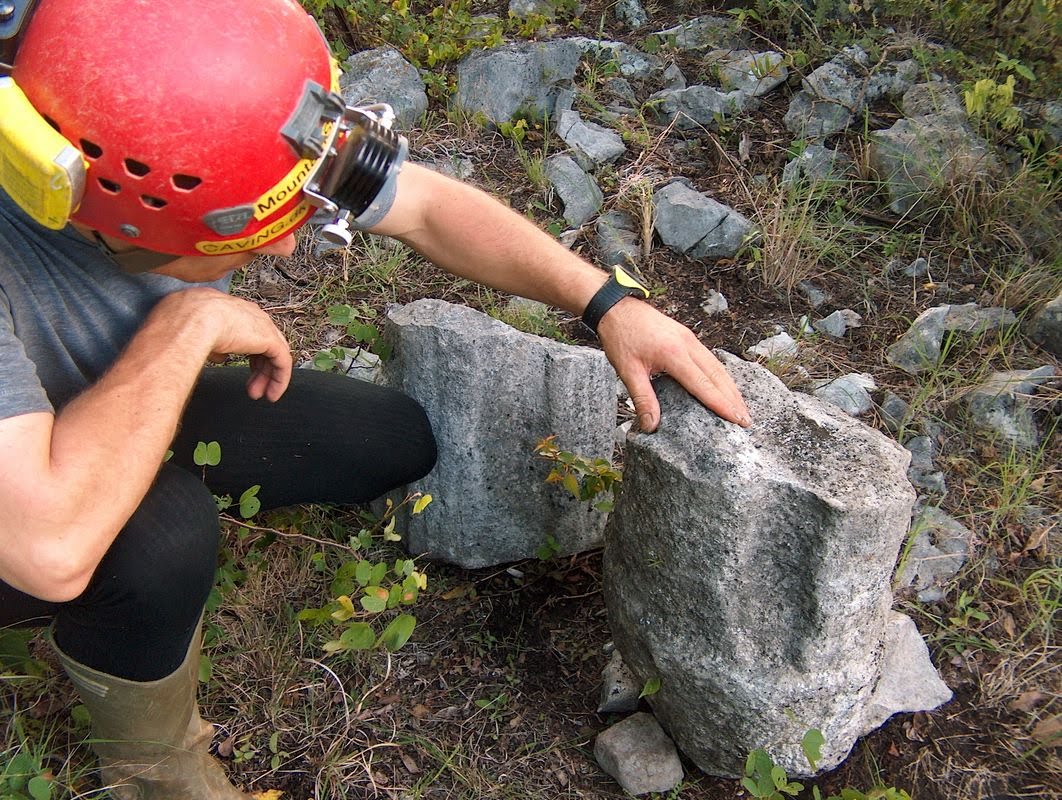 Stenskulpturer i Quen Santo.jpg